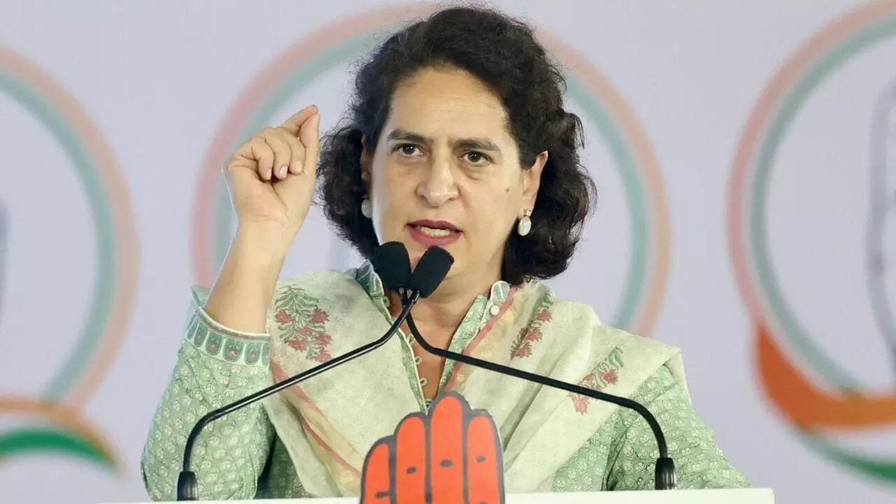 उत्तराखंड : बच्चे 15-15 घंटे तैयारी परीक्षा दे रहे हैं और सरकार में बैठे लोग पेपर लीक करवा रहे है-पेपर लीक पर बोलीं प्रियंका गांधी