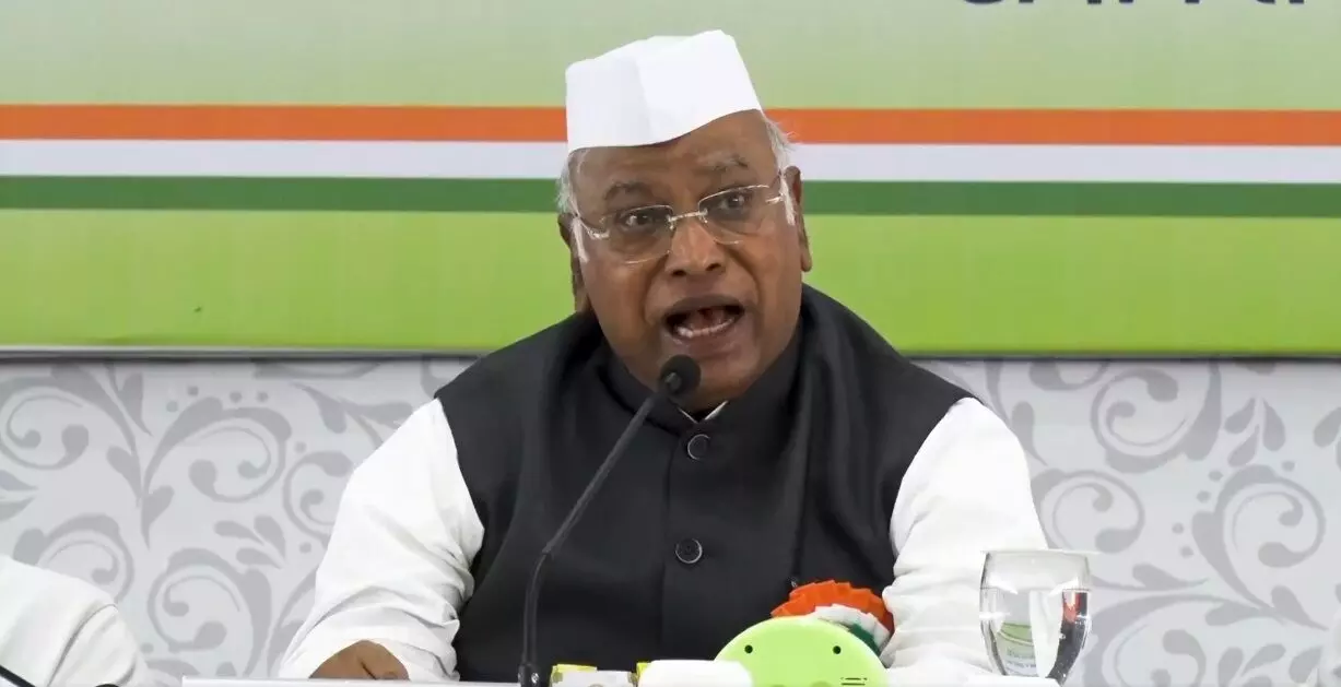 नीतीश कुमार को भाजपा ने मानसिक रूप से सेवानिवृत्त कर दिया है, वह अब उन्हें बोझ मानने लगी है- मल्लिकार्जुन खरगे