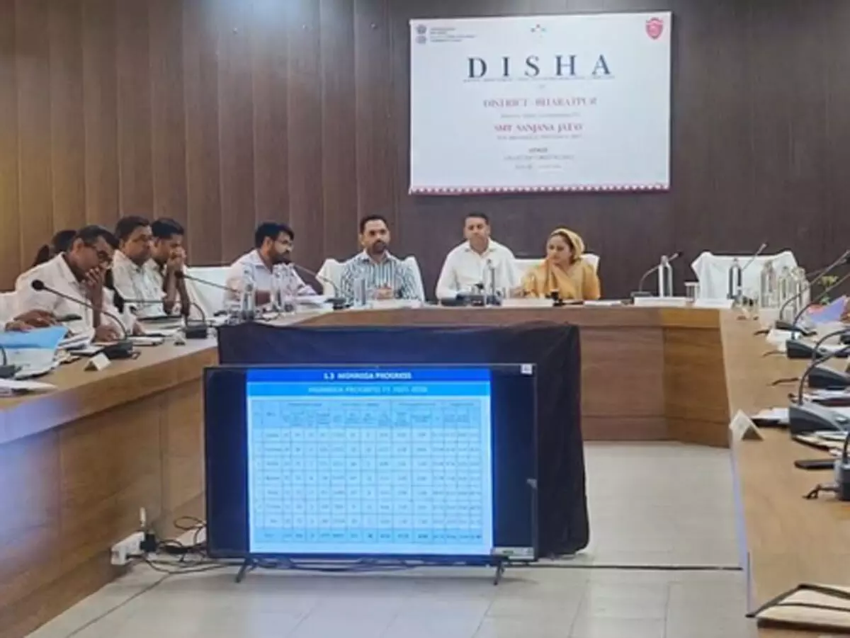 भरतपुर सांसद संजना जाटव ने ली दिशा समिति की बैठक, दिए आवश्यक दिशा-निर्देश भरतपुर सांसद संजना जाटव ने ली दिशा समिति की बैठक, दिए आवश्यक दिशा-निर्देश