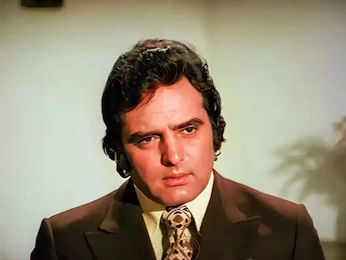 जब बॉलीवुड के ‘काउबॉय’ फिरोज खान ने गोलीबारी के बीच शूट की थी फिल्म जब बॉलीवुड के ‘काउबॉय’ फिरोज खान ने गोलीबारी के बीच शूट की थी फिल्म