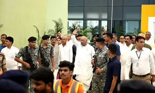 पटना में सीडब्ल्यूसी की ऐतिहासिक बैठक, खड़गे का भव्य स्वागत पटना में सीडब्ल्यूसी की ऐतिहासिक बैठक, खड़गे का भव्य स्वागत