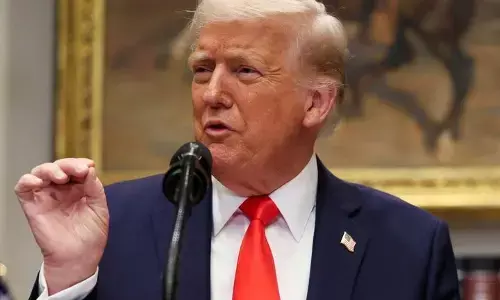 रूस-यूक्रेन युद्ध पर डोनाल्ड ट्रंप का बदला रुख, जेलेंस्की से कहा अपनी जमीन वापस लेने का है मौका रूस-यूक्रेन युद्ध पर डोनाल्ड ट्रंप का बदला रुख, जेलेंस्की से कहा अपनी जमीन वापस लेने का है मौका