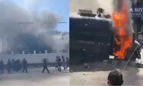 सोनम वांगचुक के समर्थकों ने किया प्रदर्शन, सीआरपीएफ की जलाई गाड़ियाँ , लद्दाख को पूर्ण राज्य का दर्जा देने की कर रहे मांग