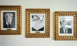 ट्रंप ने की बाइडेन की बेइज्जती, व्हाइट हाउस में लगवाई ऑटोपेन की फोटो