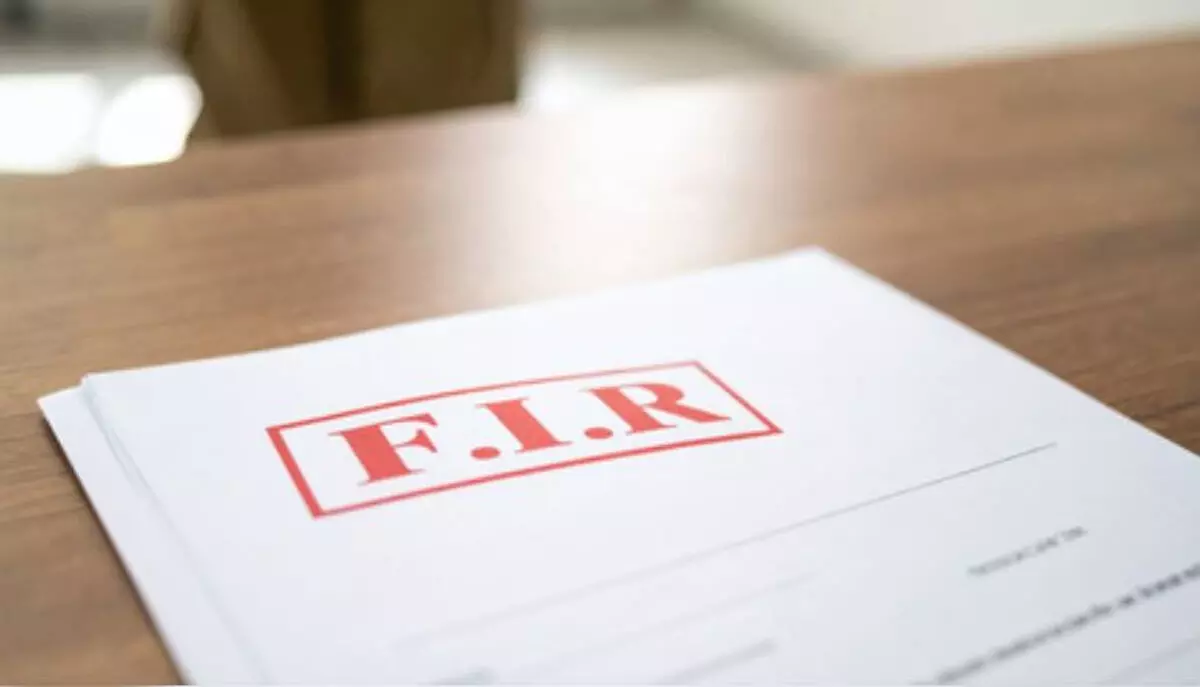 दिल्ली में करीब 1 करोड़ की लूट : बाइक सवार बदमाश सोना-चांदी से भरा बैग लेकर फरार, एफआईआर दर्ज