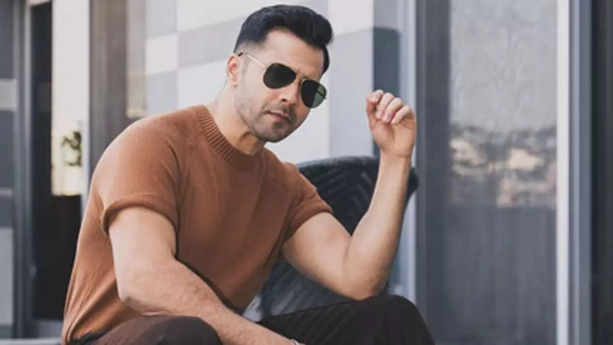 हॉट अवतार में वरुण धवन का फिल्म प्रमोशन, इंस्टाग्राम पर शेयर की इंडियन अटायर फोटोज