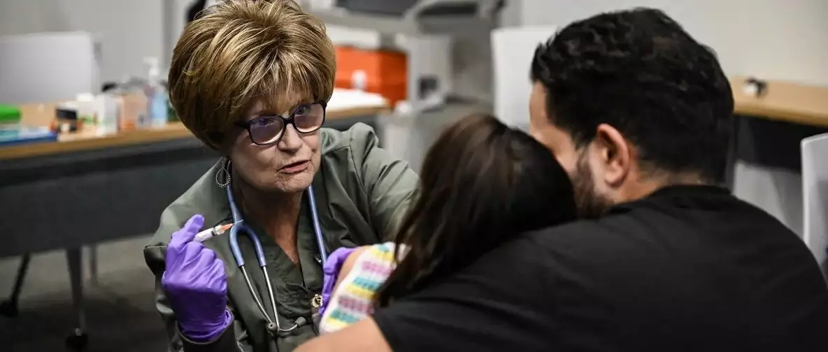 एच1बी वीजा महंगा होना अमेरिकी स्वास्थ्य सेवा क्षेत्र के लिए झटका?