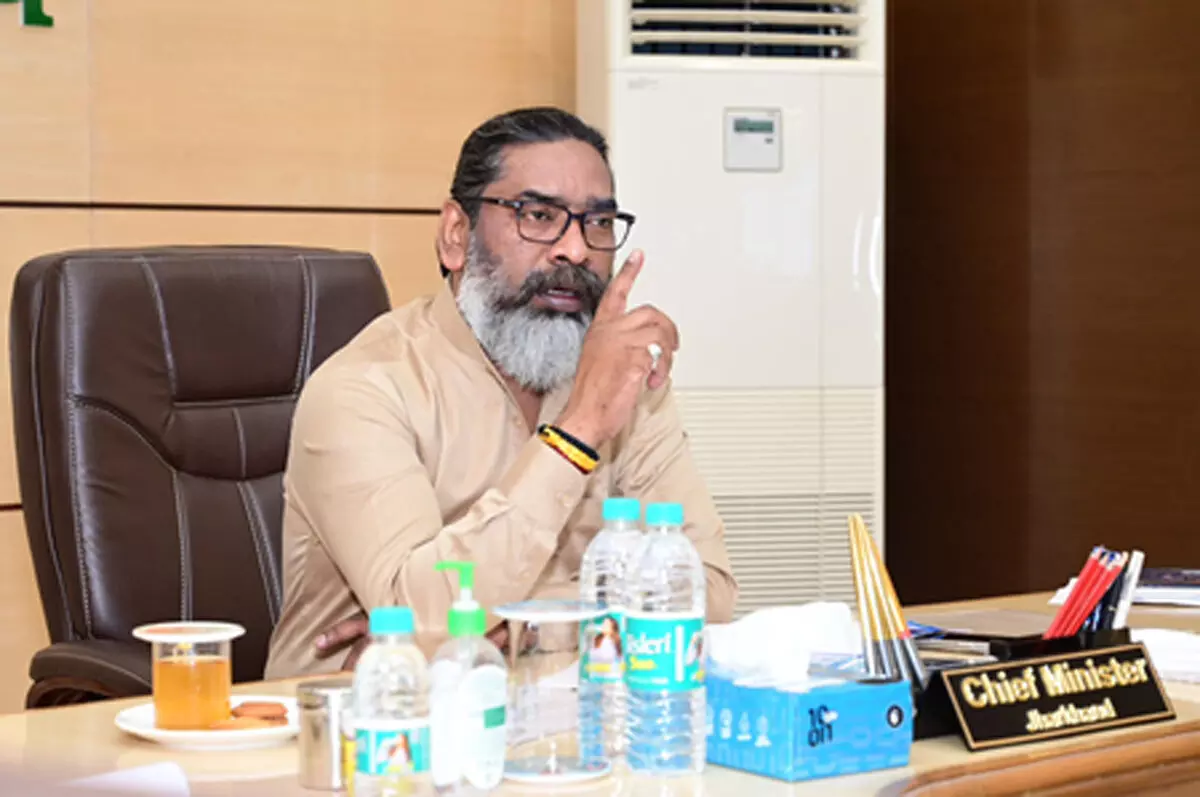 सीएम सोरेन ने 160 चिकित्सकों को सौंपे नियुक्ति पत्र, स्वास्थ्य सेवा को बताया सेवा भावना