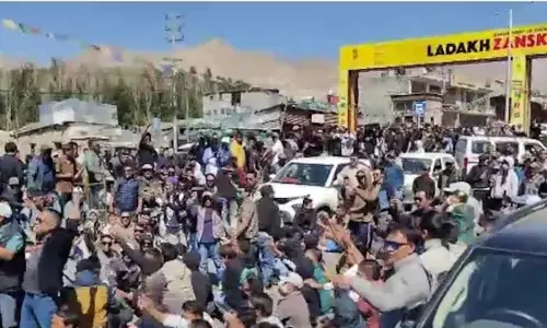 लद्दाख प्रदर्शन में 4 की मौत, गृह मंत्रालय ने वांगचुक पर उकसावे का आरोप लगाया