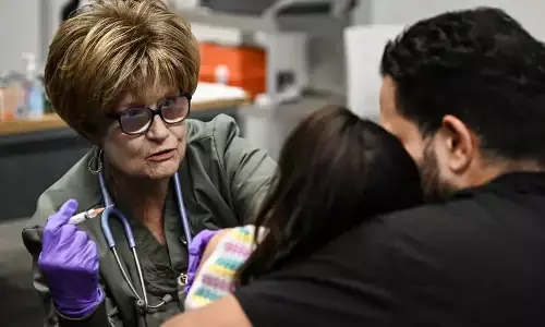 एच1बी वीजा महंगा होना अमेरिकी स्वास्थ्य सेवा क्षेत्र के लिए झटका?