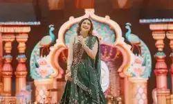 फिटनेस फ्रीक हैं करिश्मा तन्ना, नवरात्रि शो के बाद देर रात किया वर्कआउट फिटनेस फ्रीक हैं करिश्मा तन्ना, नवरात्रि शो के बाद देर रात किया वर्कआउट