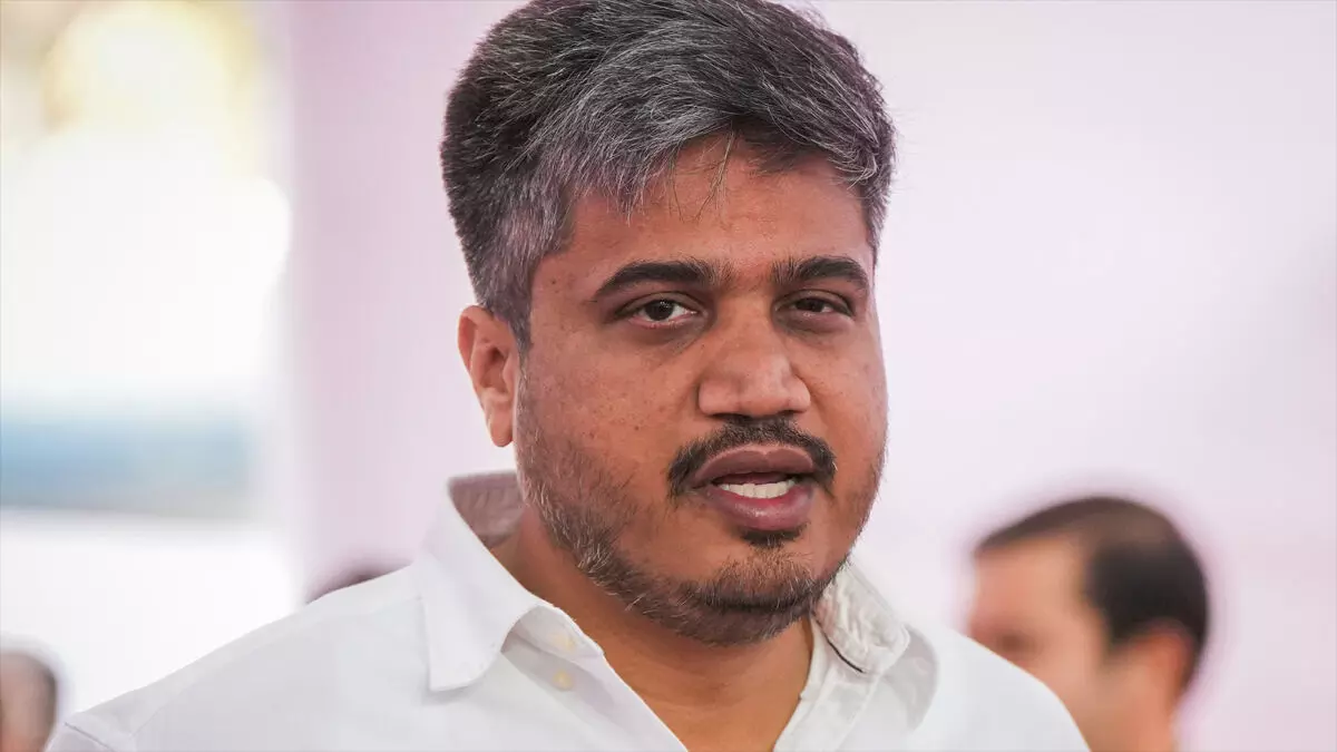 सीएम योगी के खिलाफ मौलाना के बयान को रोहित पवार ने गलत बताया