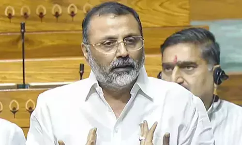 निशिकांत दुबे का आरोप : यूपीए सरकार ने 8 लाख करोड़ की टैक्स छूट देकर गरीबों को लूटा