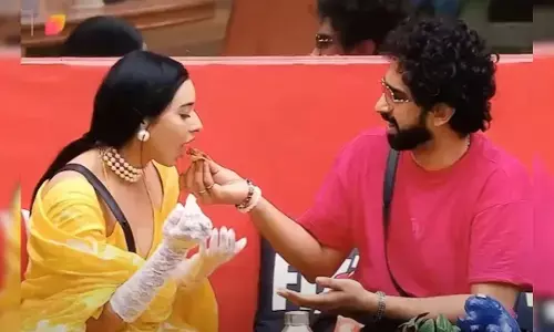 बिग बॉस 19: अमाल मलिक और तान्या मित्तल में भिड़ंत, फूट-फूट कर रोई तान्या बिग बॉस 19: अमाल मलिक और तान्या मित्तल में भिड़ंत, फूट-फूट कर रोई तान्या