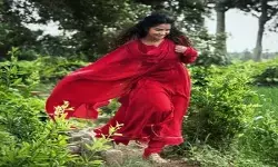 हरे-भरे खेतों में अनुपमा का देसी अंदाज, फैंस को भाया अभिनेत्री का सिंपल लुक हरे-भरे खेतों में अनुपमा का देसी अंदाज, फैंस को भाया अभिनेत्री का सिंपल लुक