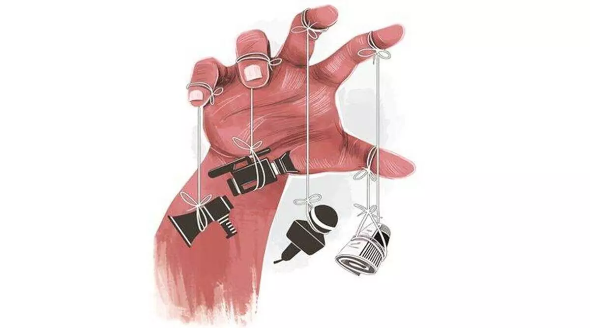 पत्रकारों पर सरकारी और कॉर्पोरेट दबाव का विरोध करना लोकतंत्र के लिए बड़ा काम