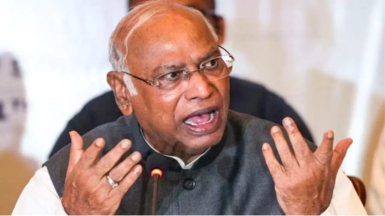 लद्दाख के हालात के लिए भाजपा जिम्मेदार, बीजेपी ने उन लोगों के साथ किया विश्वासघात : वांग्चुक की गिरफ्तारी पर बोले खरगे