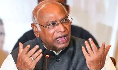 लद्दाख के हालात के लिए भाजपा जिम्मेदार, बीजेपी ने उन लोगों के साथ किया विश्वासघात : वांग्चुक की गिरफ्तारी पर बोले खरगे लद्दाख के हालात के लिए भाजपा जिम्मेदार, बीजेपी ने उन लोगों के साथ किया विश्वासघात : वांग्चुक की गिरफ्तारी पर बोले खरगे