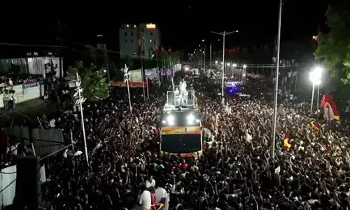 तमिलनाडु में अभिनेता विजय की रैली के दौरान भगदड़, 36 लोगों की मौत; कई घायल तमिलनाडु में अभिनेता विजय की रैली के दौरान भगदड़, 36 लोगों की मौत; कई घायल