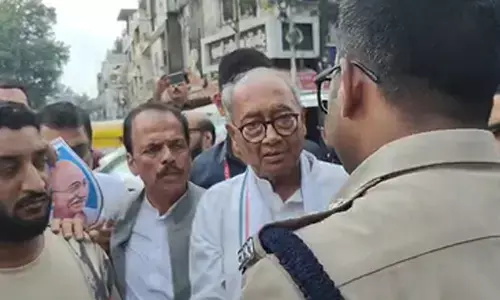 इंदौर के सीतलामाता बाजार में दिग्विजय सिंह के दौरे पर हंगामा, व्यापारियों ने किया विरोध