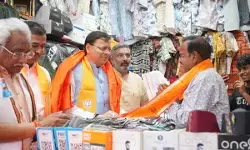 हरिद्वार में सीएम धामी ने धार्मिक अनुष्ठान में लिया हिस्सा, स्थानीय व्यापारियों से की मुलाकात