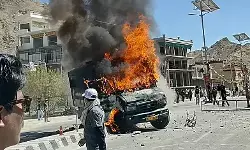 अनुच्छेद 370 हटने के बाद लद्दाख में लोगों को संस्कृति, पहचान और रोजगार छूटने का डर अनुच्छेद 370 हटने के बाद लद्दाख में लोगों को संस्कृति, पहचान और रोजगार छूटने का डर