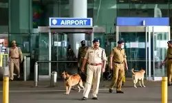 जम्मू एयरपोर्ट को बम से उड़ाने की धमकी, सीआईएसएफ ने संभाला मोर्चा जम्मू एयरपोर्ट को बम से उड़ाने की धमकी, सीआईएसएफ ने संभाला मोर्चा