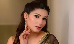 वो नूर का इराना है... ब्लैक साड़ी में सपना चौधरी ने बिखेरा जलवा, फैंस हुए दीवाने