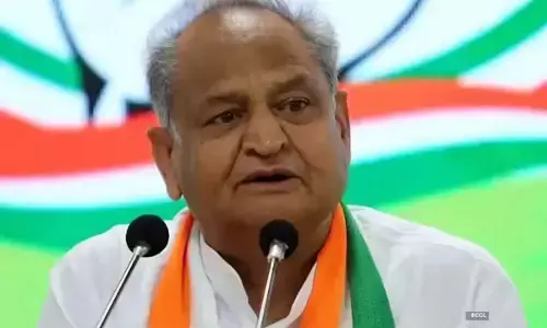 वोट चोर गद्दी छोड़ अभियान पर गहलोत का समर्थन, चुनाव आयोग पर उठाए सवाल वोट चोर गद्दी छोड़ अभियान पर गहलोत का समर्थन, चुनाव आयोग पर उठाए सवाल