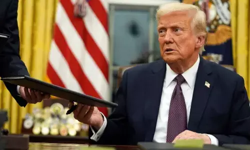 डोनाल्ड ट्रम्प ने पोर्टलैंड में घरेलू आतंकवादियों से निपटने के लिए सैनिकों की तैनाती का दिया आदेश डोनाल्ड ट्रम्प ने पोर्टलैंड में घरेलू आतंकवादियों से निपटने के लिए सैनिकों की तैनाती का दिया आदेश