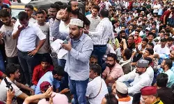 पेपर लीक के खिलाफ सड़कों पर उत्तराखंड के युवा