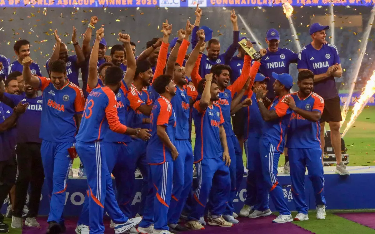 ऑपरेशन व्हाइट बॉल : पाकिस्तान को धूल चटाने के बाद कप्तान सूर्यकुमार ने भारतीय सेना के नाम की मैच फीस ऑपरेशन व्हाइट बॉल : पाकिस्तान को धूल चटाने के बाद कप्तान सूर्यकुमार ने भारतीय सेना के नाम की मैच फीस