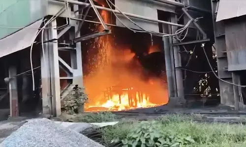 बोकारो स्टील प्लांट में हादसा, चार ठेका मजदूर गंभीर रूप से झुलसे बोकारो स्टील प्लांट में हादसा, चार ठेका मजदूर गंभीर रूप से झुलसे