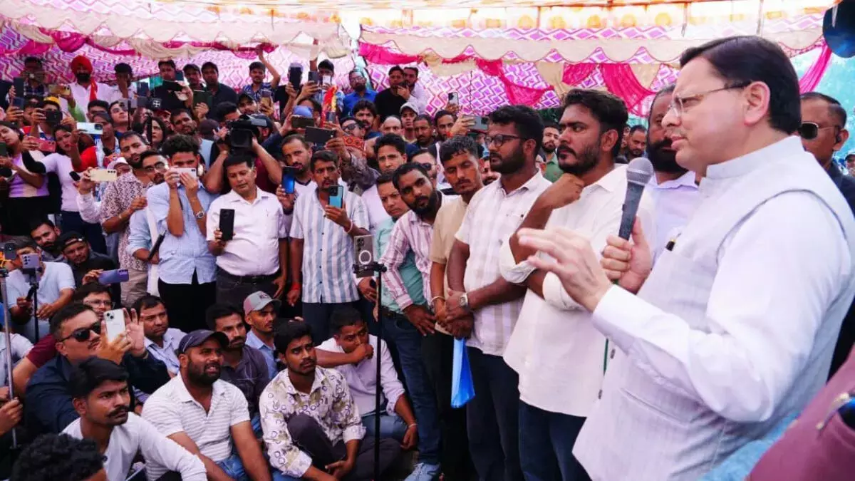 परीक्षा विवाद पर सीएम धामी ने युवाओं से की सीधी बातचीत, CBI जांच की सिफारिश