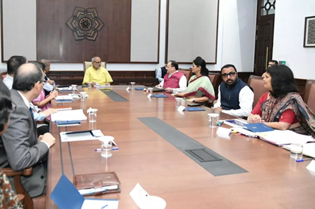 केंद्रीय मंत्रियों ने उपराष्ट्रपति से की मुलाकात, मंत्रालयों की योजनाओं पर चर्चा