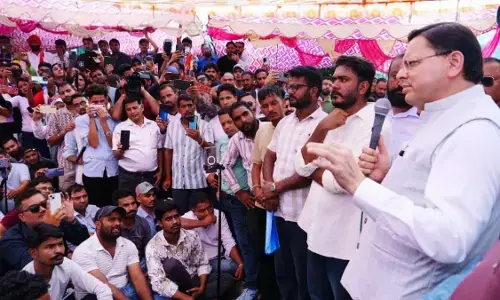 परीक्षा विवाद पर सीएम धामी ने युवाओं से की सीधी बातचीत, CBI जांच की सिफारिश परीक्षा विवाद पर सीएम धामी ने युवाओं से की सीधी बातचीत, CBI जांच की सिफारिश