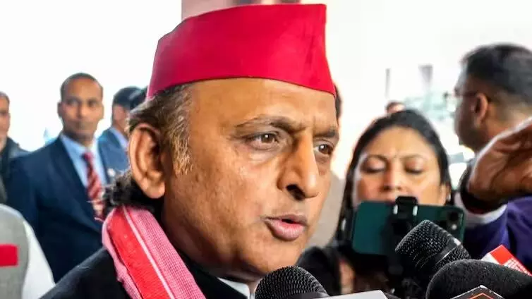 अखिलेश यादव ने भाजपा सरकार पर बोला हमला, कहा-लोहे का डबल इंजन सोने का इंजन बन चुका है