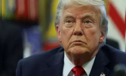 अमेरिका में शटडाउन लागू होने की वजह से सरकारी कामकाज ठप, ट्रंप अमेरिकी संसद में फंडिंग बिल नहीं करा पाए पास