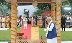 गांधी जयंती पर लोगों ने बापू के आदर्शों को किया याद, प्रधानमंत्री मोदी ने दी श्रद्धांजलि