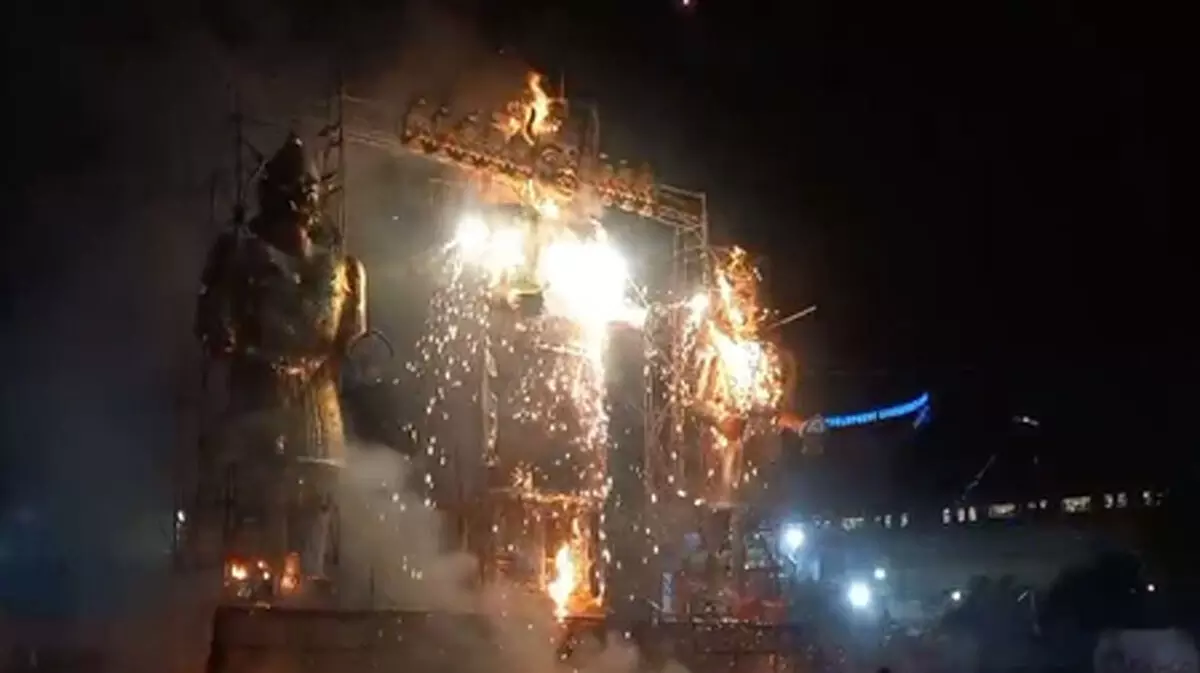 विजयादशमी : उत्तर प्रदेश में धूमधाम से मना रावण दहन, उत्साह और उल्लास का रहा माहौल