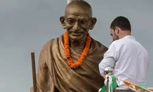 राहुल-अखिलेश और केजरीवाल समेत कई विपक्षी नेताओं ने महात्मा गांधी को श्रद्धांजलि अर्पित की, उनके सिद्धांतों को अपनाने पर दिया जोर