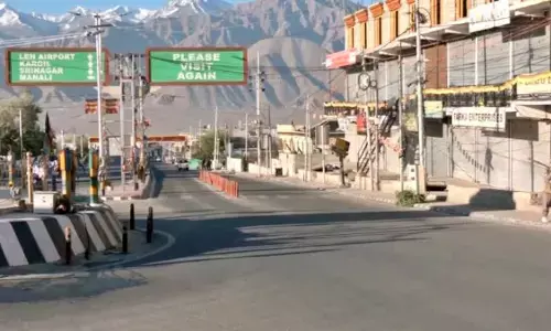 लद्दाख प्रशासन ने लेह हत्याकांड पर मजिस्ट्रेट जांच के दिए आदेश, 26 लोगों को कोर्ट से मिली जमानत, कई अभी भी फरार