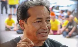 सुप्रीम कोर्ट की सुनवाई में वीडियो लिंक से वांगचुक के जुड़ने के आग्रह का केंद्र ने किया विरोध सुप्रीम कोर्ट की सुनवाई में वीडियो लिंक से वांगचुक के जुड़ने के आग्रह का केंद्र ने किया विरोध