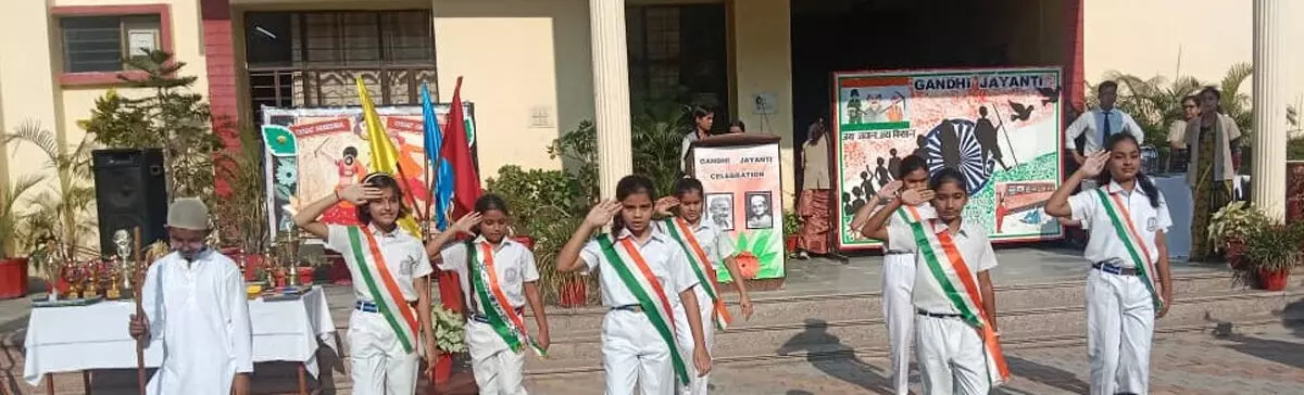 तक्षशिला पब्लिक स्कूल में हर्षोल्लास के साथ मनाई गई गांधी जयंती व लाल बहादुर शास्त्री जयंती