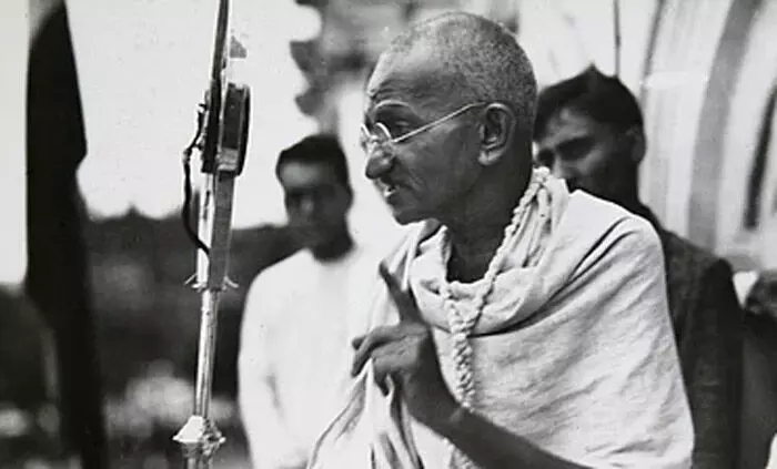 राजनीति से प्रेरित है गांधी से नफरत का अभियान