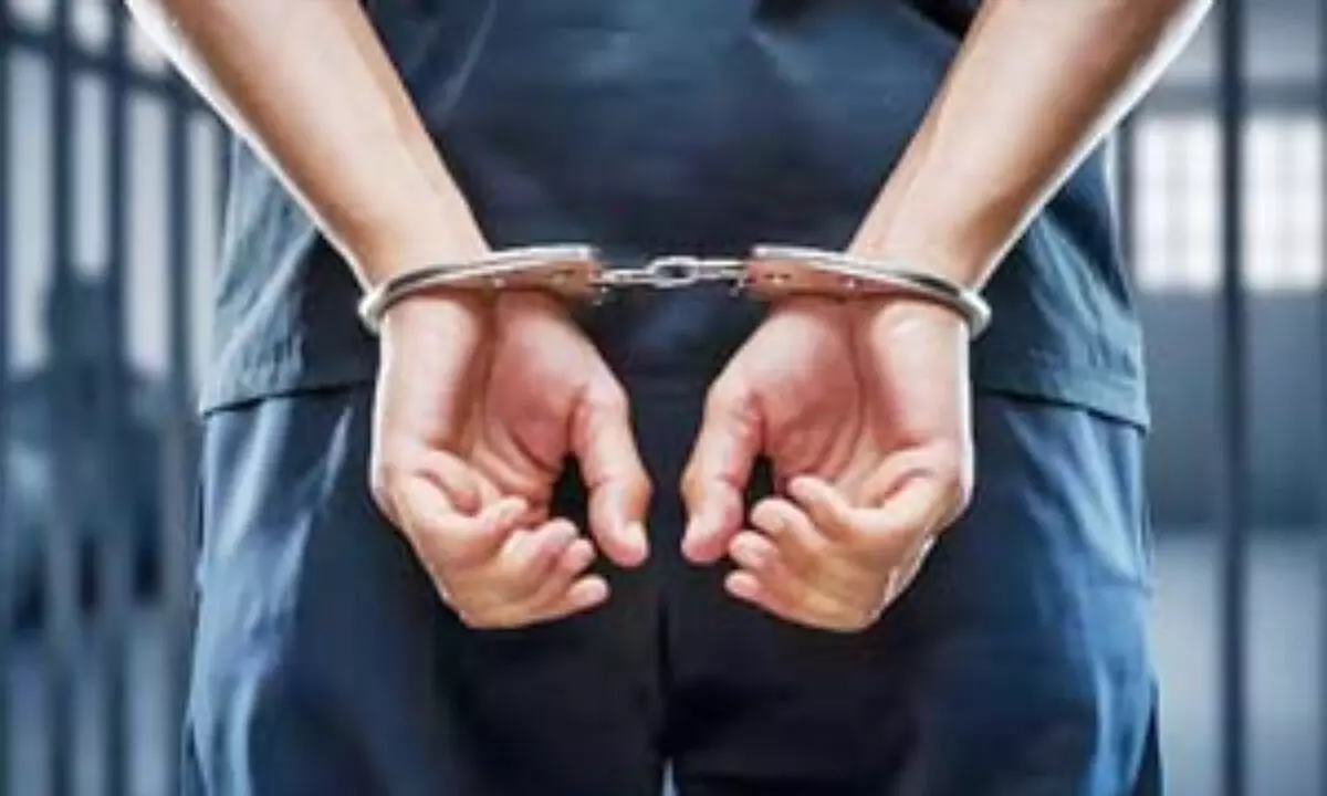 पश्चिम बंगाल : मालदा मंडल के आरपीएफ ने ट्रेन पर पथराव के आरोपी को किया गिरफ्तार पश्चिम बंगाल : मालदा मंडल के आरपीएफ ने ट्रेन पर पथराव के आरोपी को किया गिरफ्तार