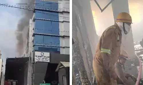 नोएडा के सेक्टर-63 की कंपनी में लगी भीषण आग, दमकल की पांच गाड़ियों ने पाया काबू