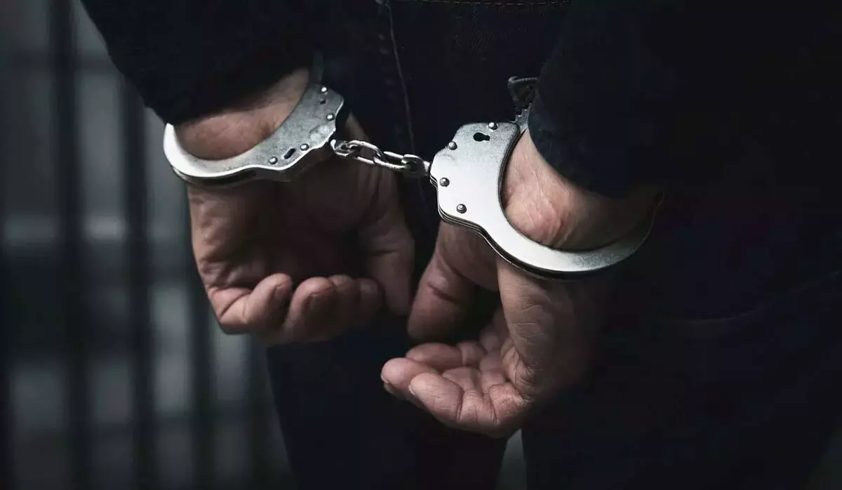 यूपी: स्कूल प्रबंधक पर नाबालिग से दुष्कर्म का आरोप, पुलिस ने किया गिरफ्तार