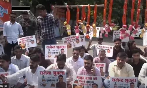 कांग्रेस ने कफ सिरप मौत मामले में भोपाल में किया जोरदार प्रदर्शन, उपमुख्यमंत्री के इस्तीफे की मांग की
