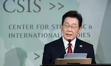 टैरिफ बवाल के बीच दक्षिण कोरिया के राष्ट्रपति कार्यालय ने अधिकारियों की बुलाई इमरजेंसी बैठक ; वित्त, विदेश और व्यापार मंत्री भी हुए शामिल टैरिफ बवाल के बीच दक्षिण कोरिया के राष्ट्रपति कार्यालय ने अधिकारियों की बुलाई इमरजेंसी बैठक ; वित्त, विदेश और व्यापार मंत्री भी हुए शामिल